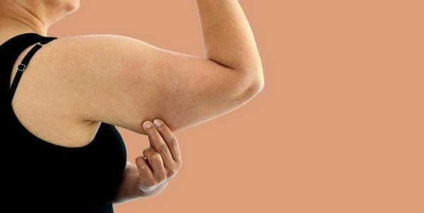 Toning Bingo Wings: Your Ultimate Guide to Sculpting Sleek Arms at the Gym 1 Woman doing push-ups for arm strength Surrey
